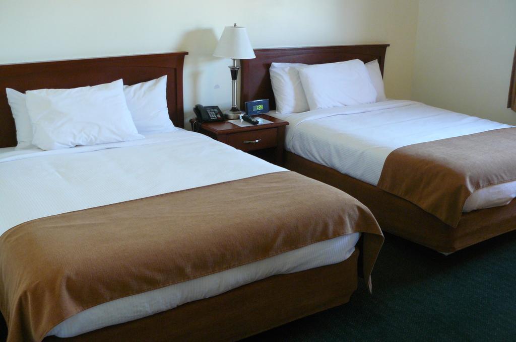 Ptarmigan Inn Hay River Pokój zdjęcie